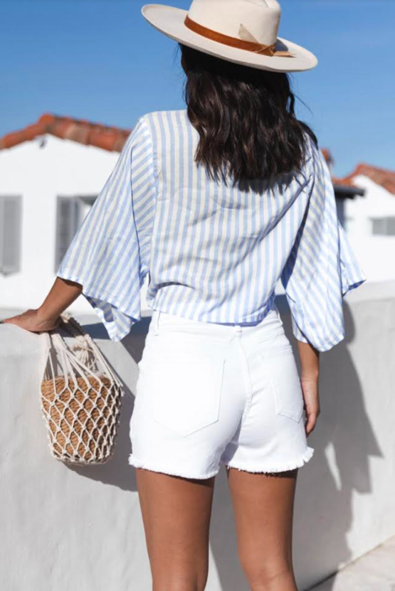 White Fashion-Forward Distressed Shorts