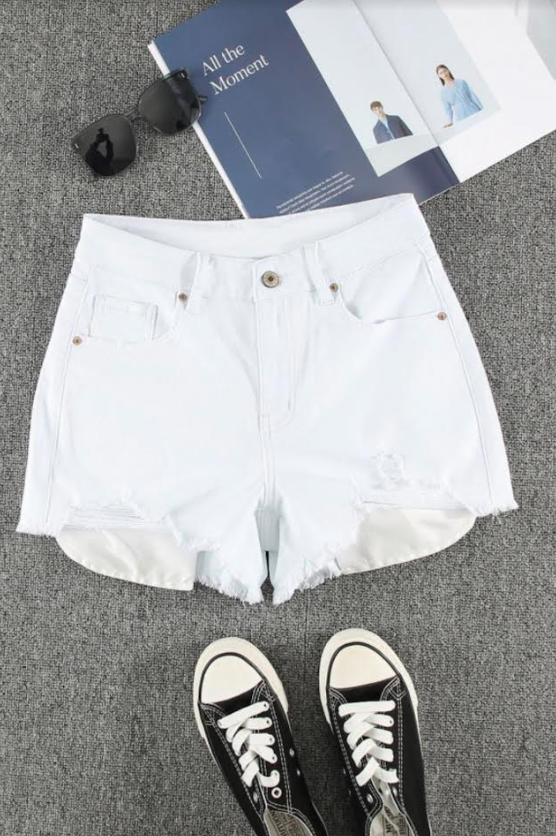 White Fashion-Forward Distressed Shorts